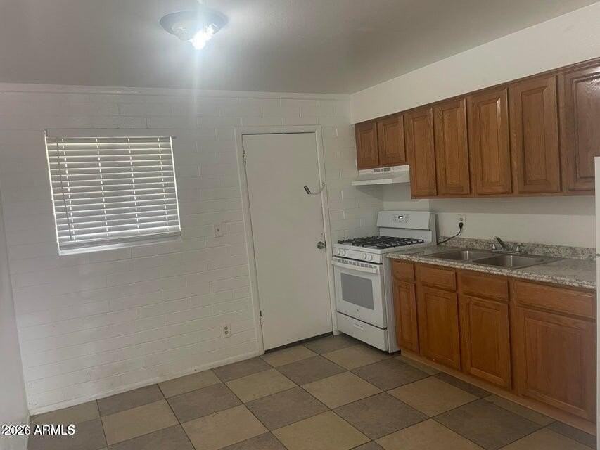 2633 W Belmont Ave #2 - Photo 2 of 8