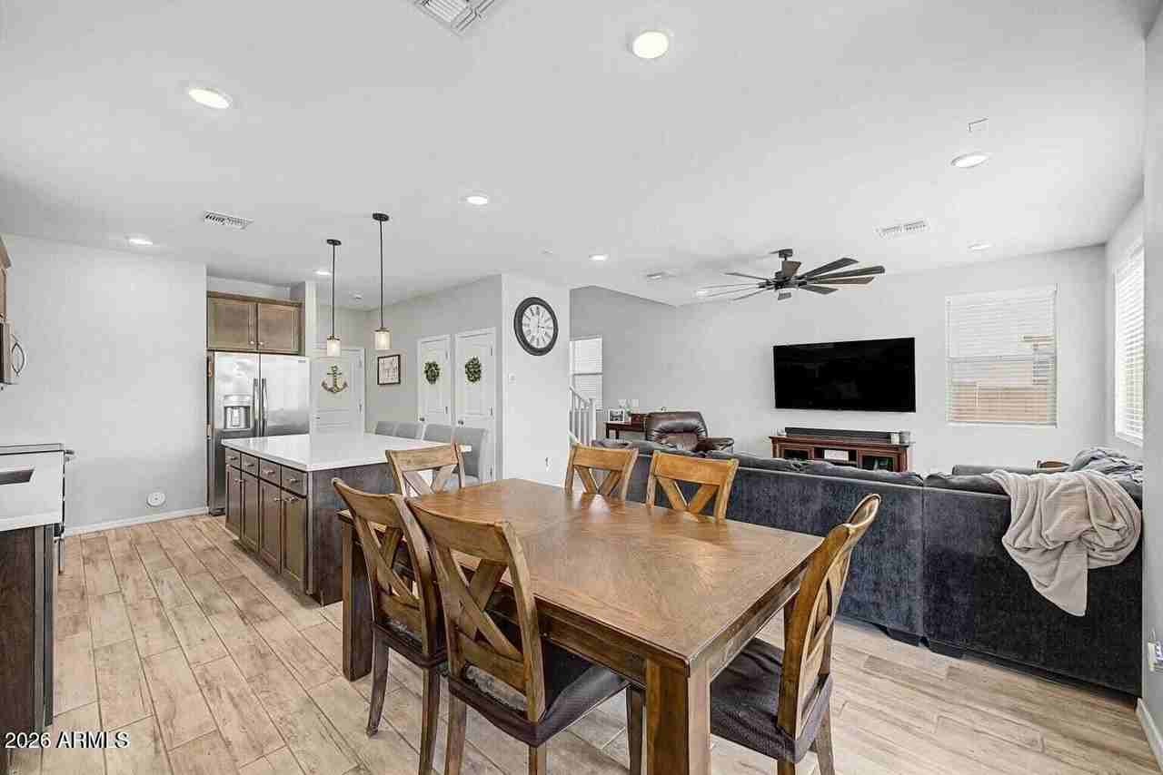 1033 S 150th Dr - Photo 4 of 25