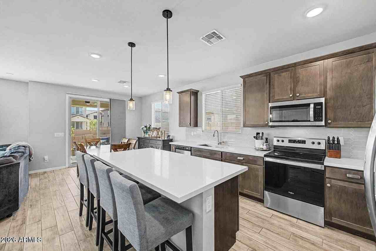 1033 S 150th Dr - Photo 7 of 25