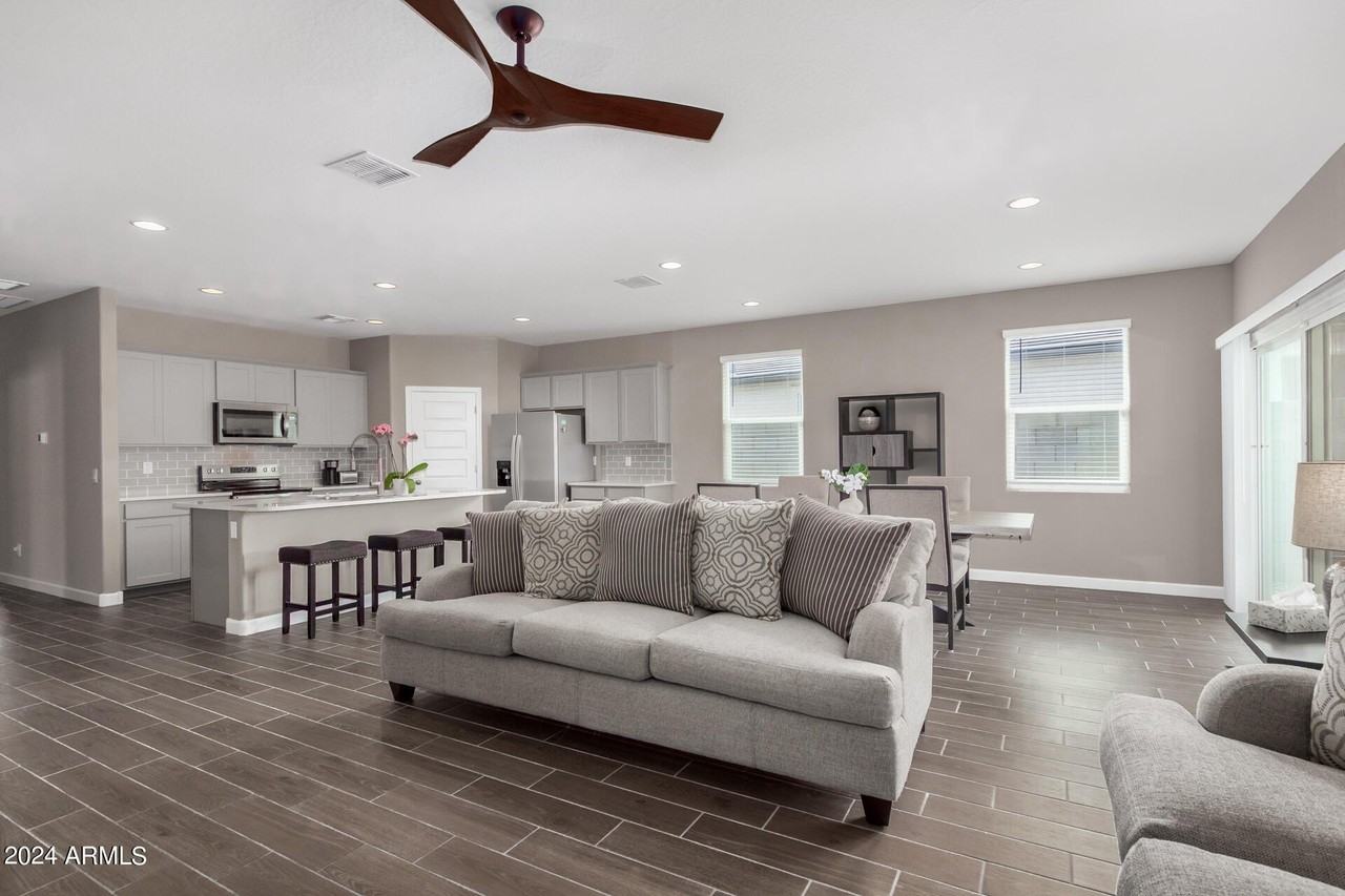 23950 W Hilton Ave - Photo 5 of 40