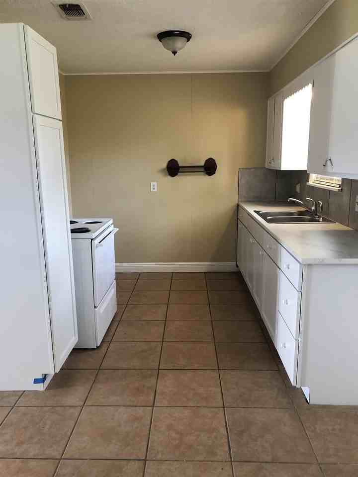 825 Smelker St - Photo 4 of 11