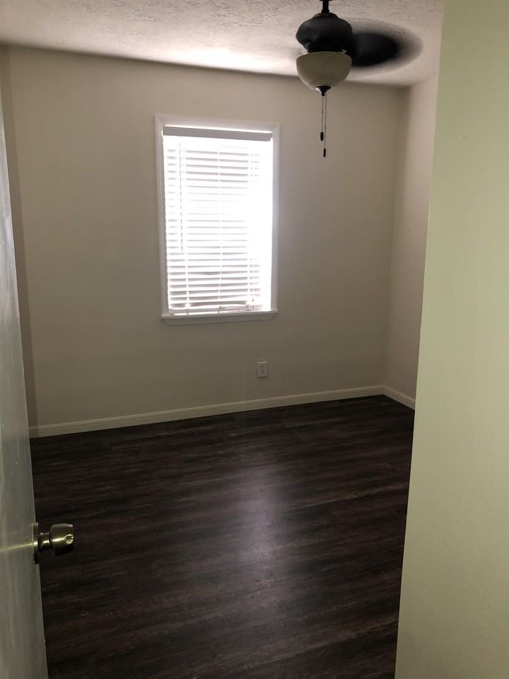 825 Smelker St - Photo 5 of 11
