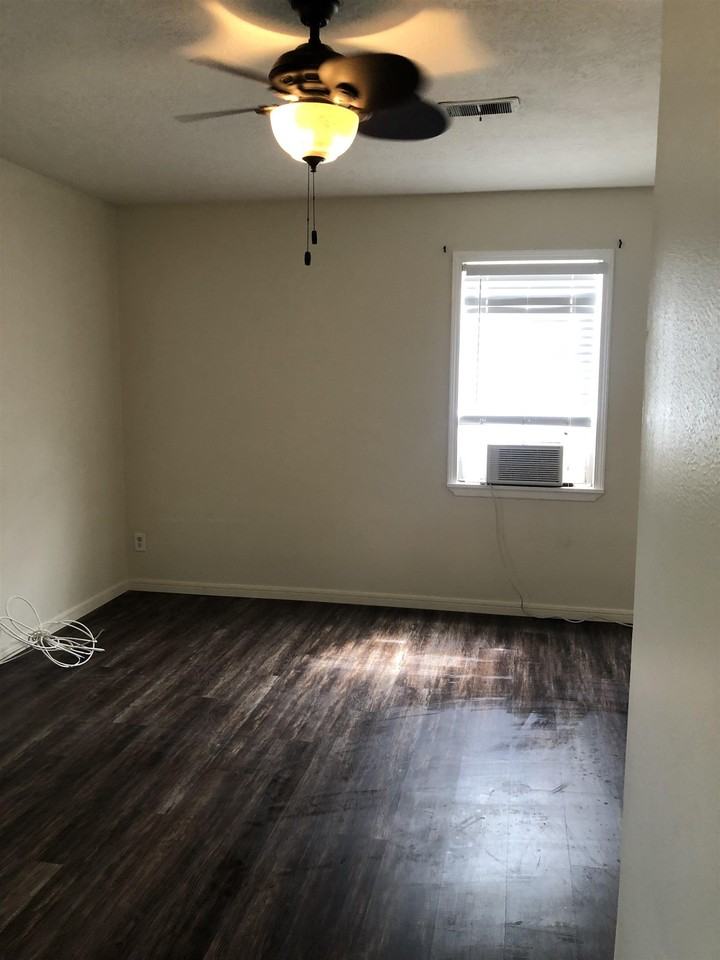 825 Smelker St - Photo 7 of 11