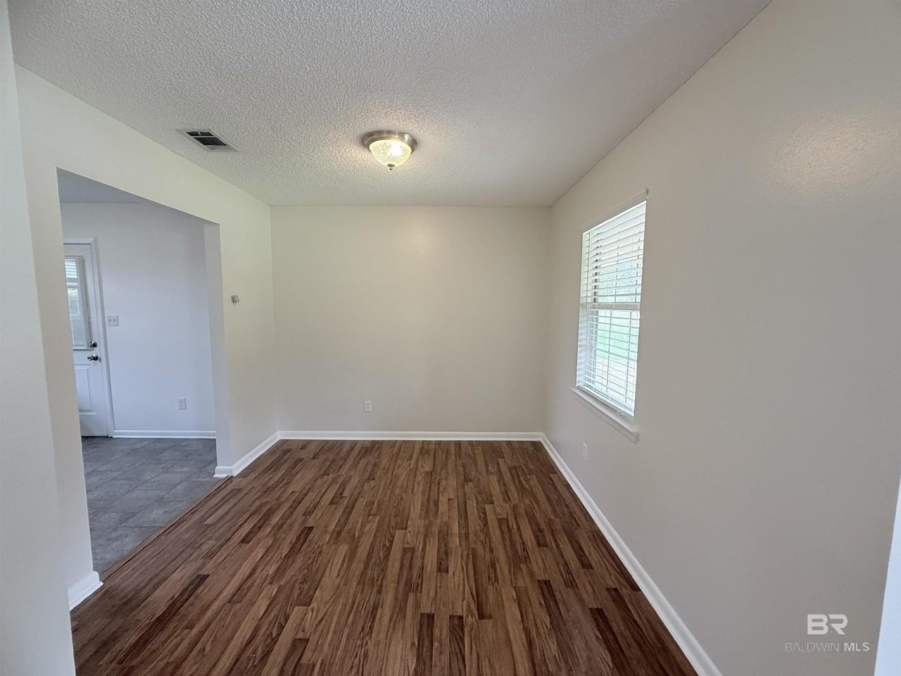 105 Northgate Dr W - Photo 2 of 14