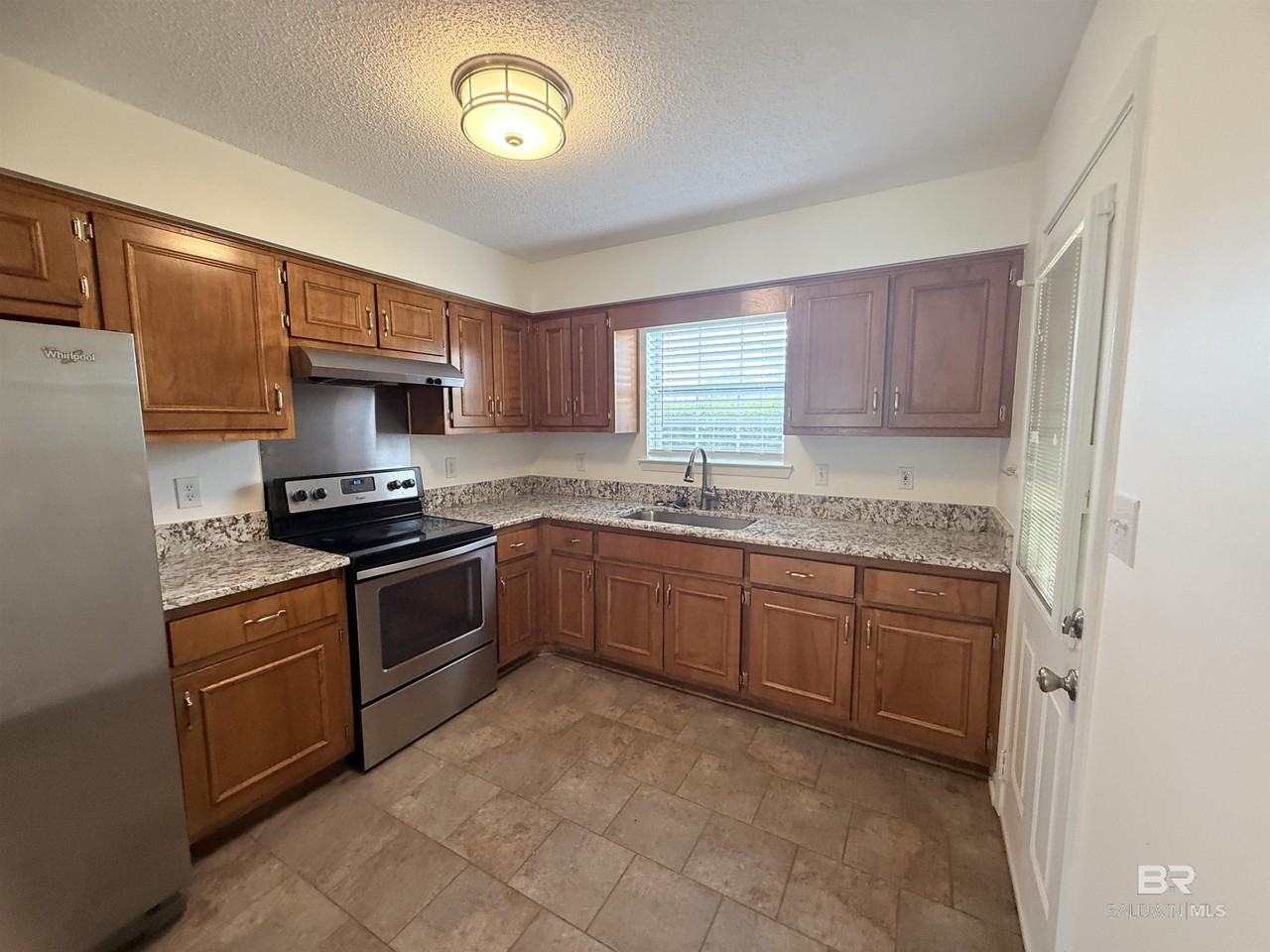 105 Northgate Dr W - Photo 3 of 14
