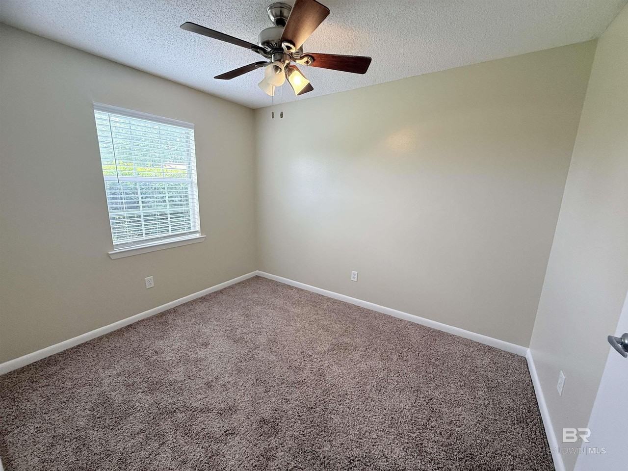 105 Northgate Dr W - Photo 6 of 14