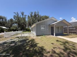featured image of 601 E 4th Ct