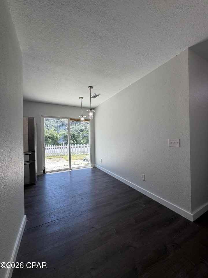 601 E 4th Ct - Photo 4 of 13