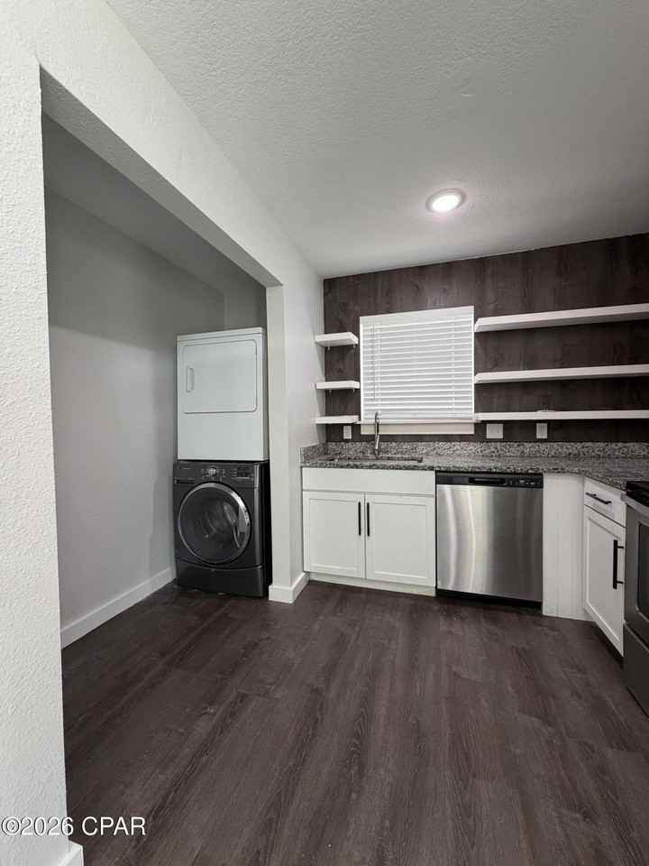 601 E 4th Ct - Photo 6 of 13