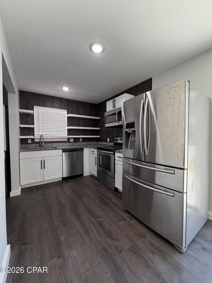 601 E 4th Ct - Photo 7 of 13