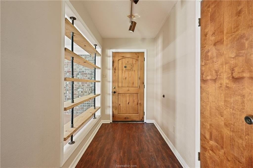 2505 Rustling Oaks Dr - Photo 2 of 20