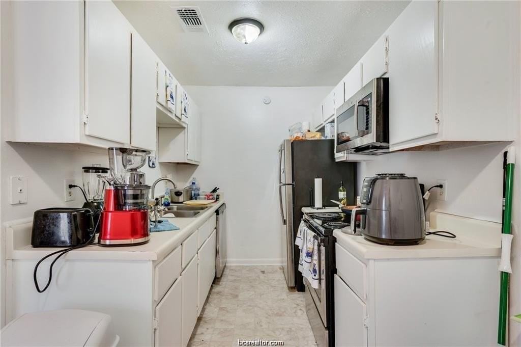 1526 Pine Ridge Dr #D - Photo 5 of 10