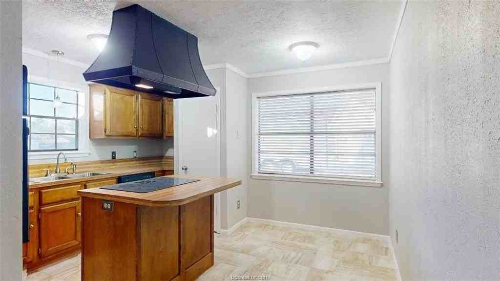 3904 Windwood Cir - Photo 5 of 31