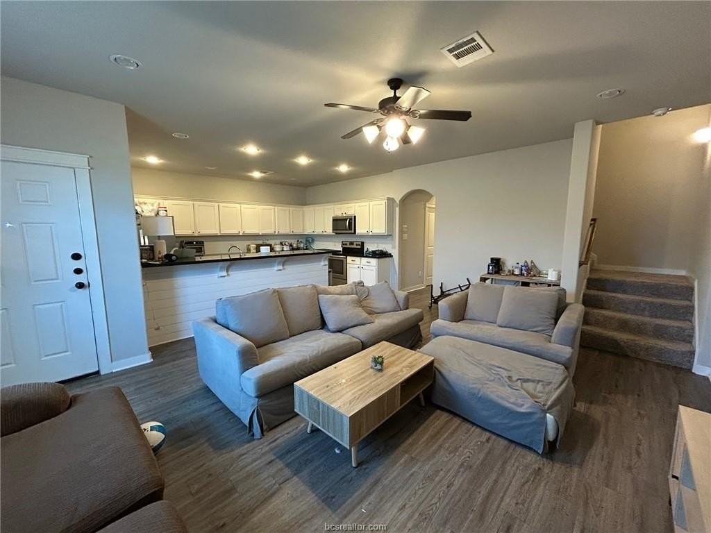 419 Goldilocks Ln - Photo 2 of 15
