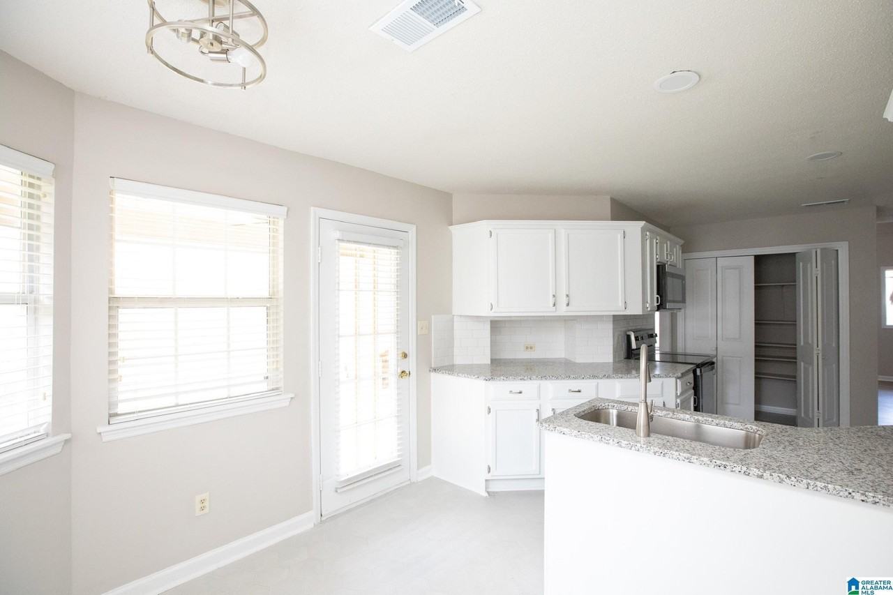 123 Braxton Way - Photo 2 of 24