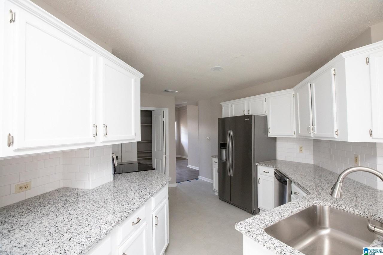 123 Braxton Way - Photo 3 of 24