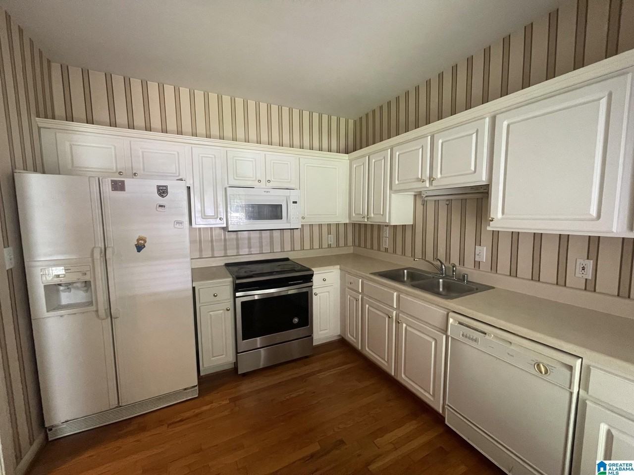 1727 Ashwood Ln - Photo 7 of 15