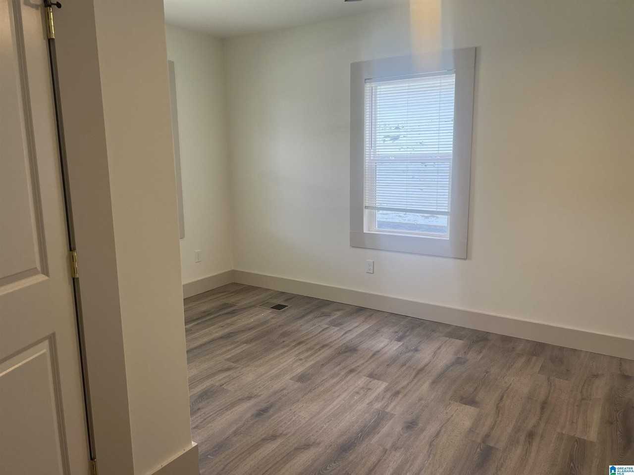 3733 Maple Ave Sw - Photo 4 of 14