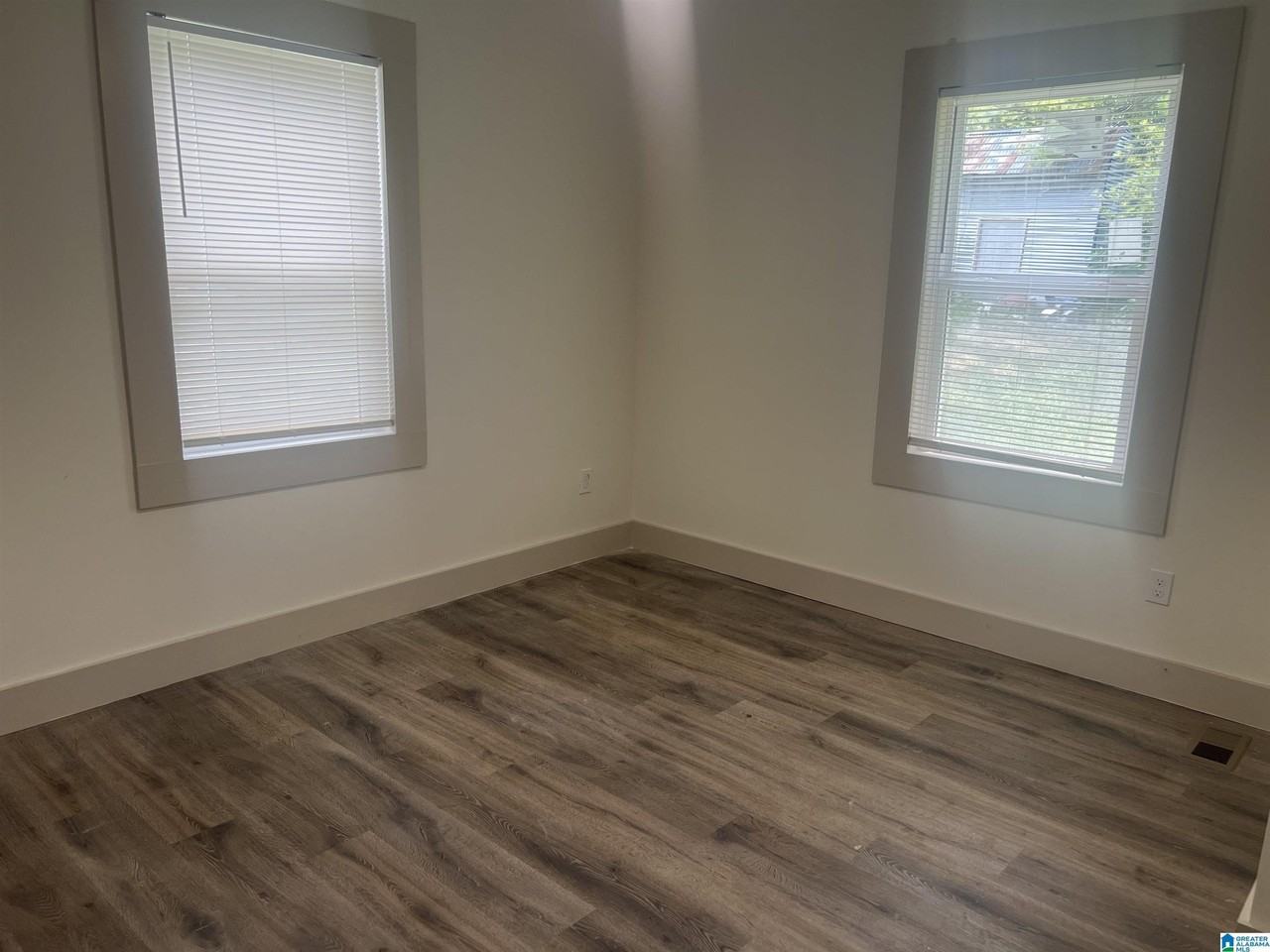 3733 Maple Ave Sw - Photo 5 of 14