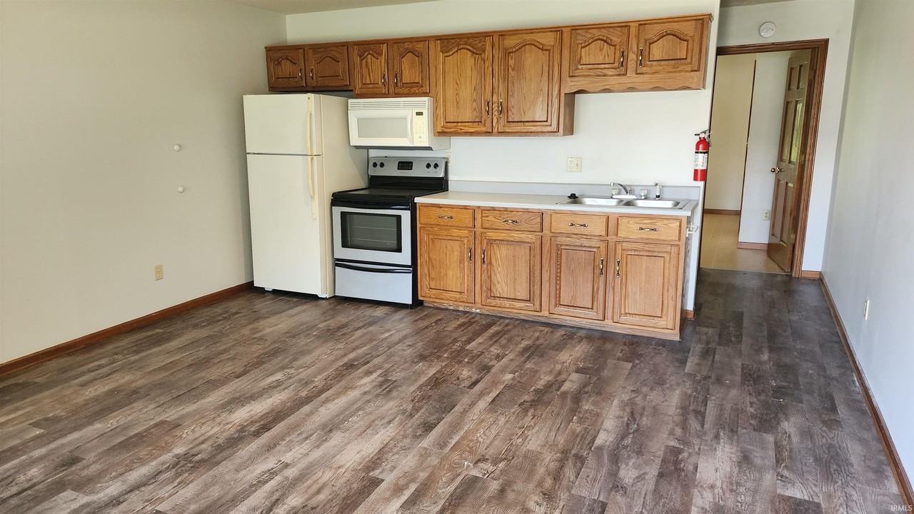 1519 W 12th St #3 - Photo 3 of 7