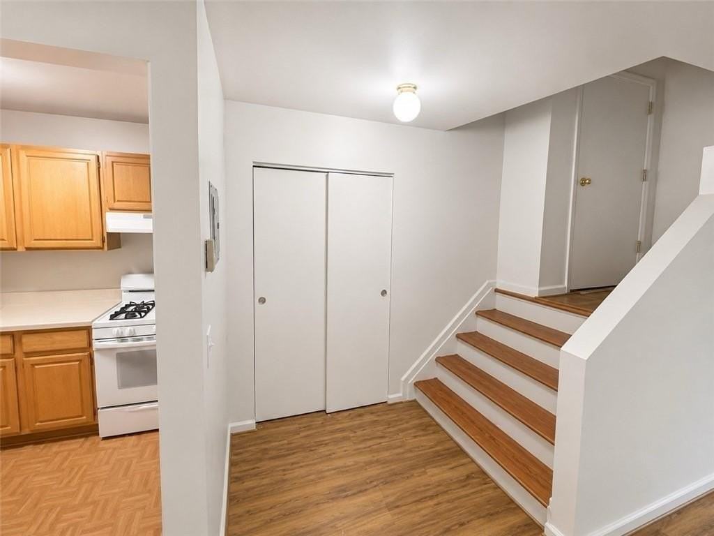 448 Howard Ave #2 - Photo 3 of 9