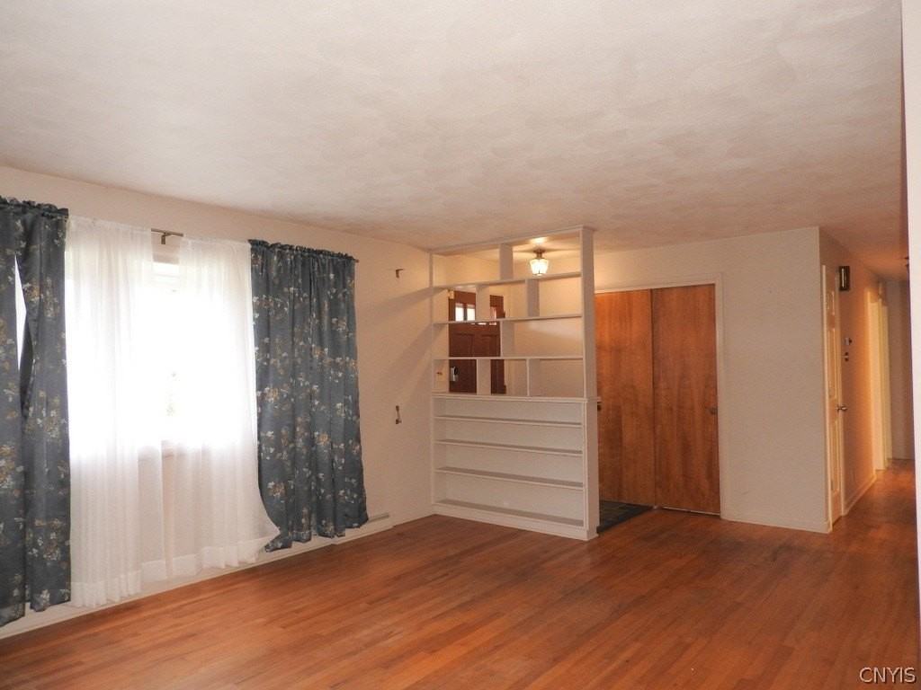 504 Hillsboro Pkwy - Photo 2 of 23