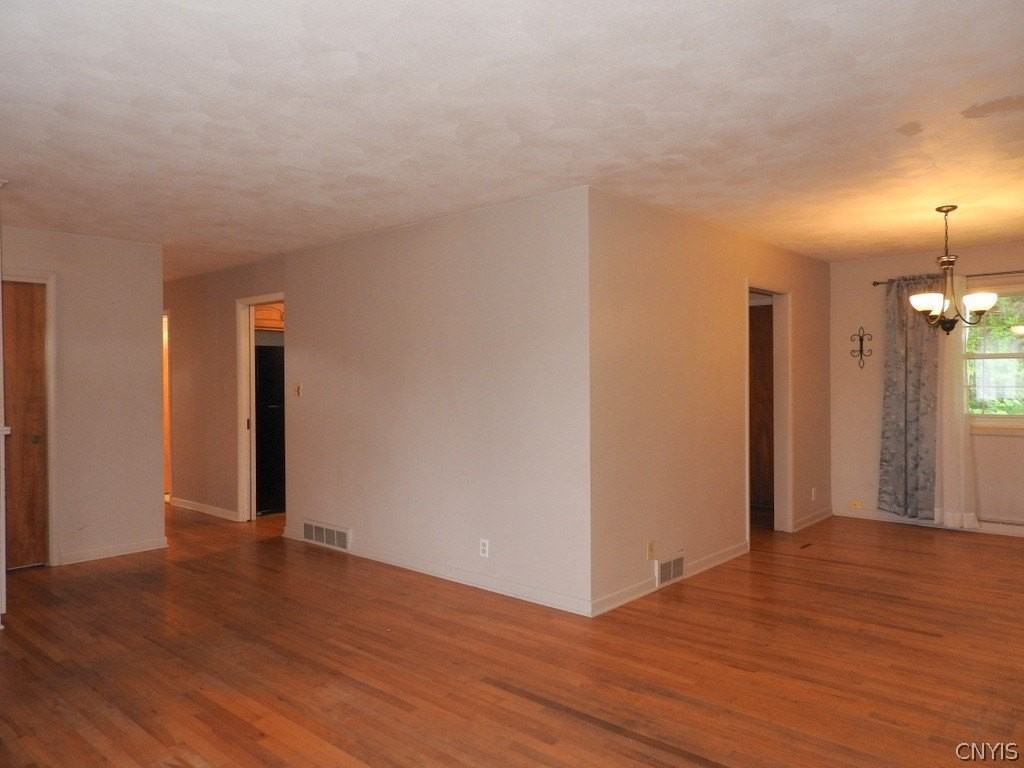 504 Hillsboro Pkwy - Photo 3 of 23
