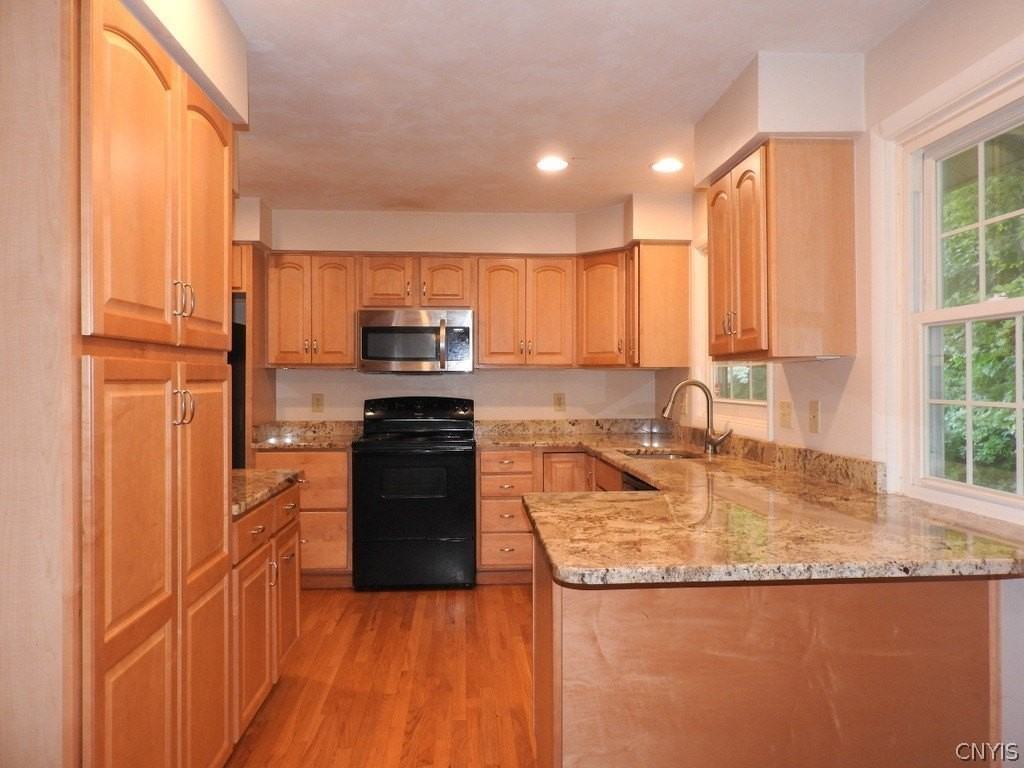 504 Hillsboro Pkwy - Photo 5 of 23