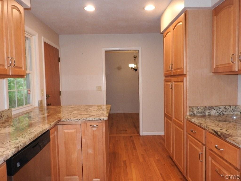 504 Hillsboro Pkwy - Photo 6 of 23