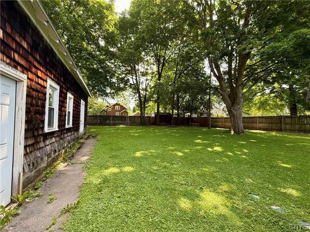 407 Warren St #2 - Photo 4 of 6