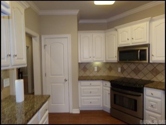31 Bristol Ct - Photo 4 of 24