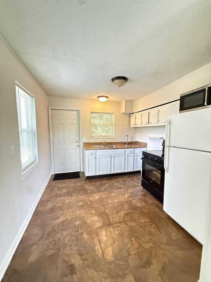 5131 Alabama Ave - Photo 4 of 7