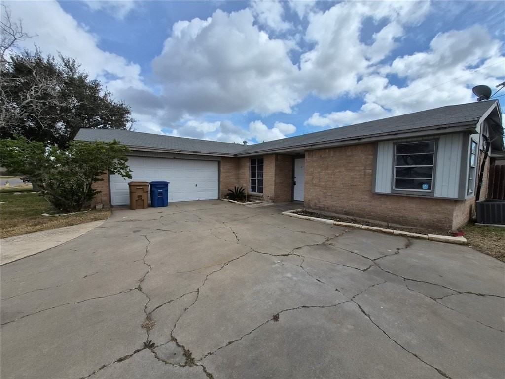 6013 Parkview Dr - Photo 2 of 18