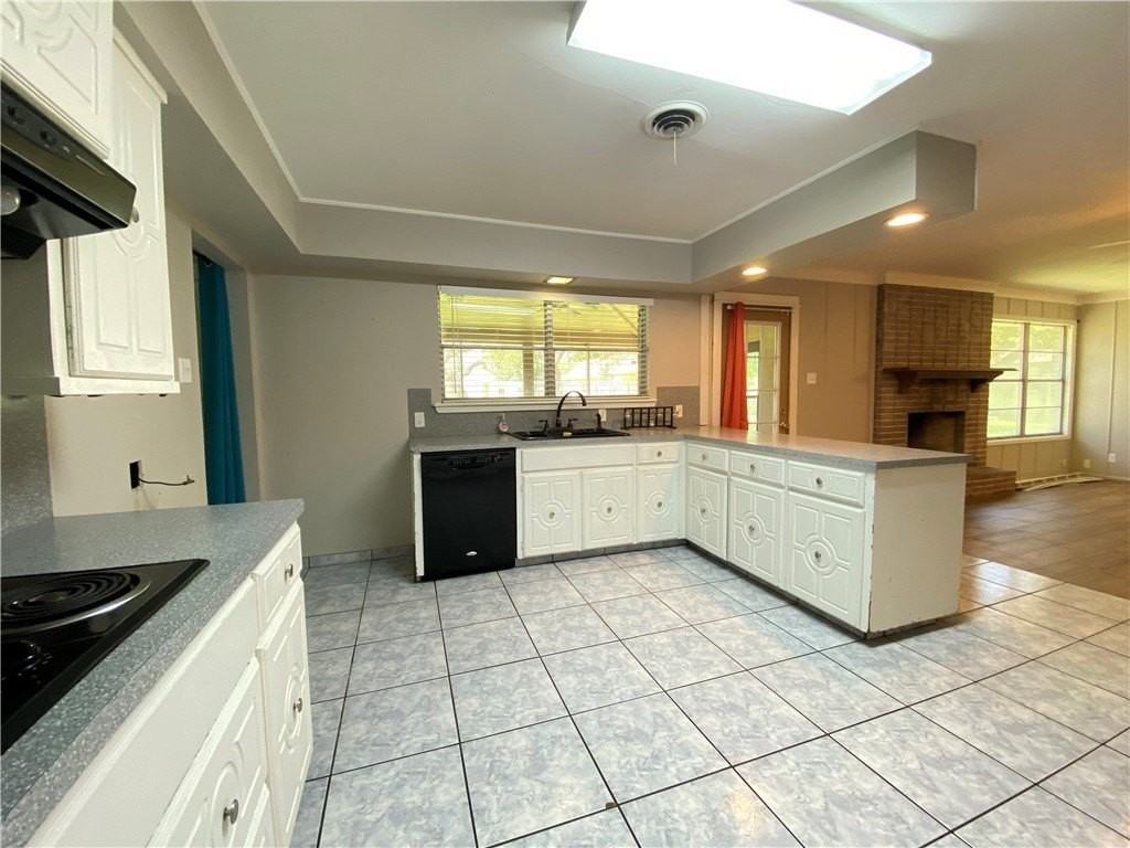 536 W Yoakum Ave - Photo 7 of 25
