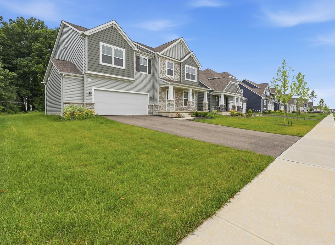 5749 Shadowfair Ln - Photo 3 of 46