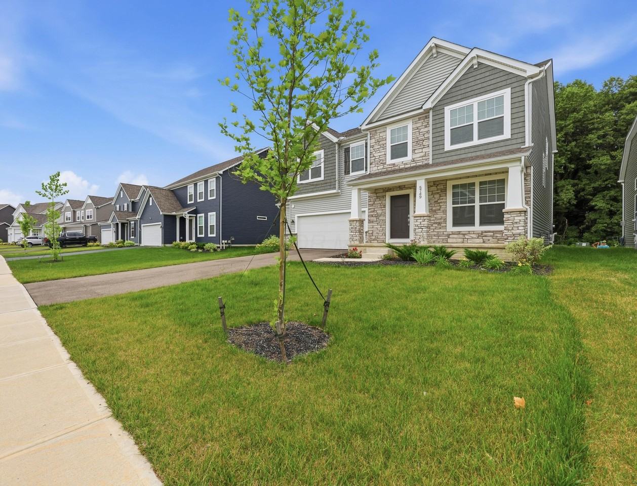5749 Shadowfair Ln - Photo 4 of 46