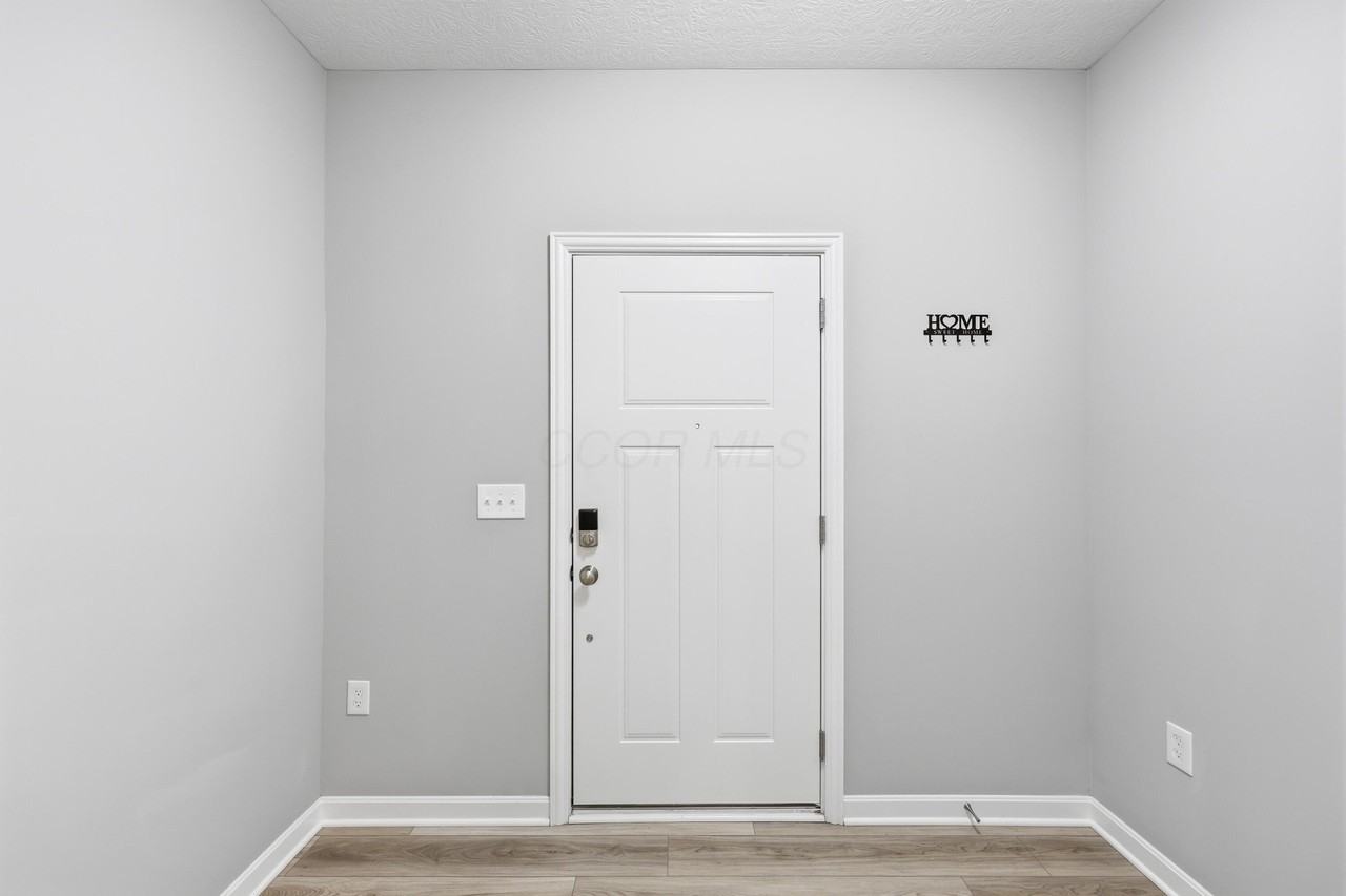 5749 Shadowfair Ln - Photo 6 of 46