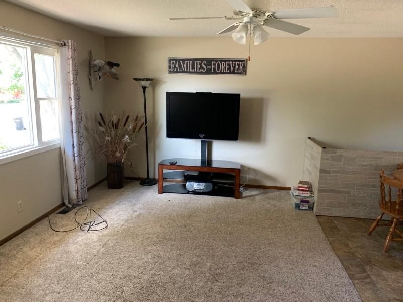 704 Sunrise Ave - Photo 4 of 17