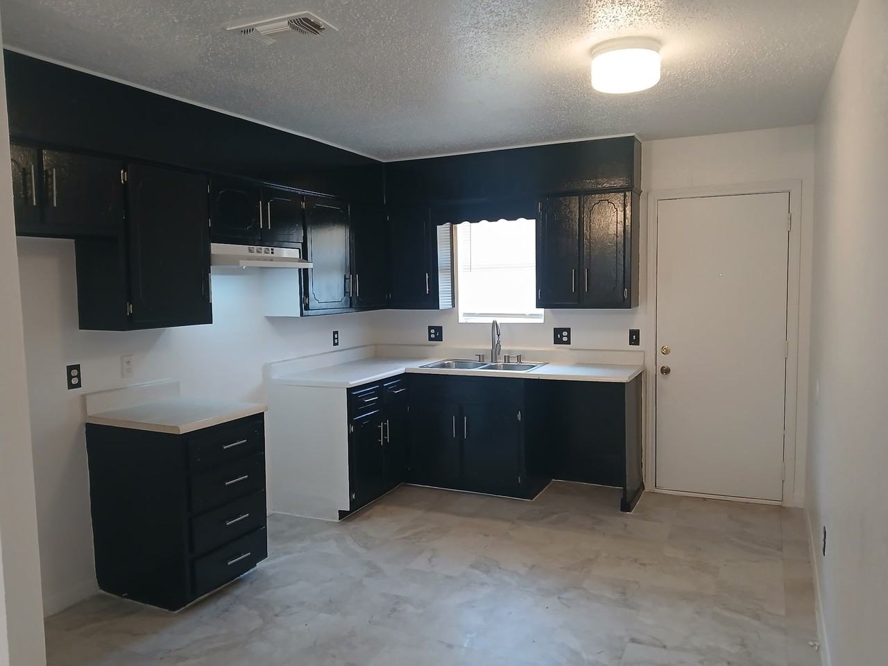 1217 S Maddox Ave - Photo 6 of 16