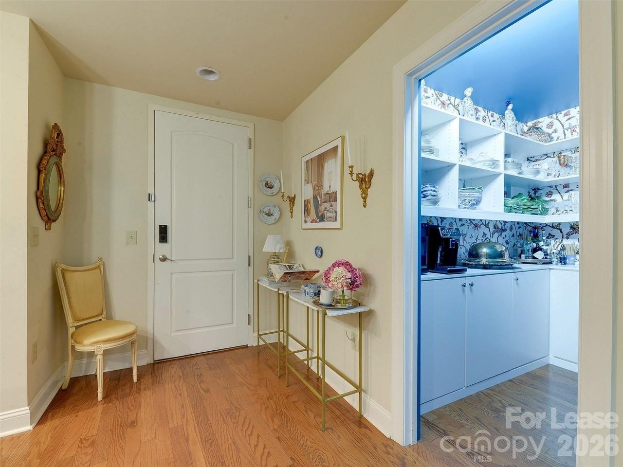 701 Royal Ct #306 - Photo 4 of 48