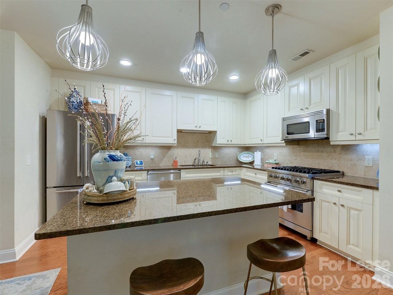 701 Royal Ct #306 - Photo 6 of 48