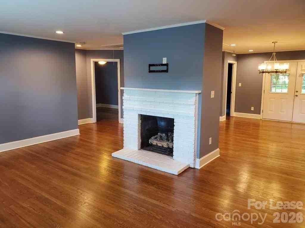 4419 Castleton Rd - Photo 5 of 16