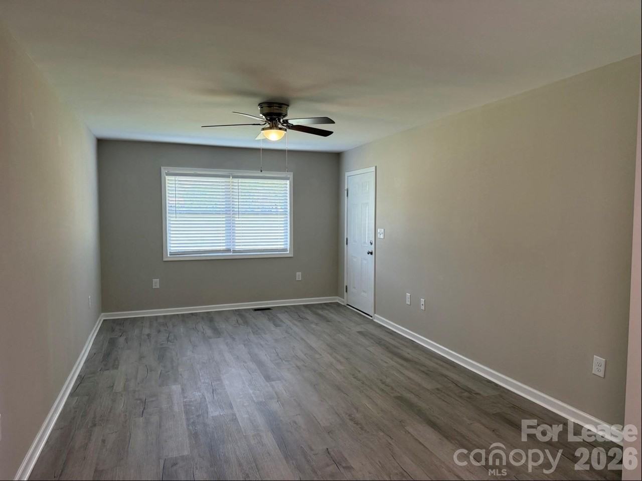 1733 River Rd - Photo 3 of 12