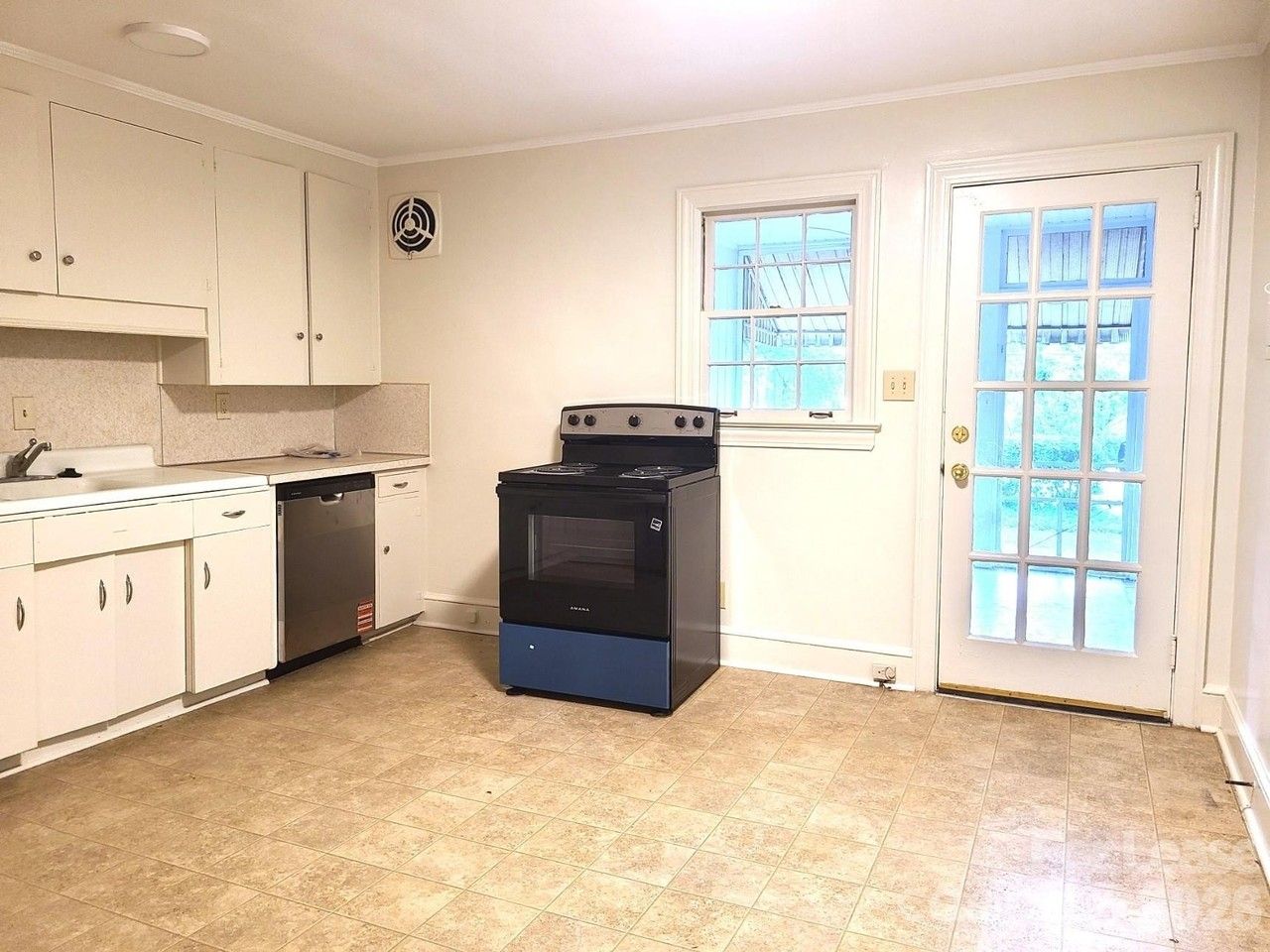 2245 Crescent Ave #2 - Photo 3 of 12