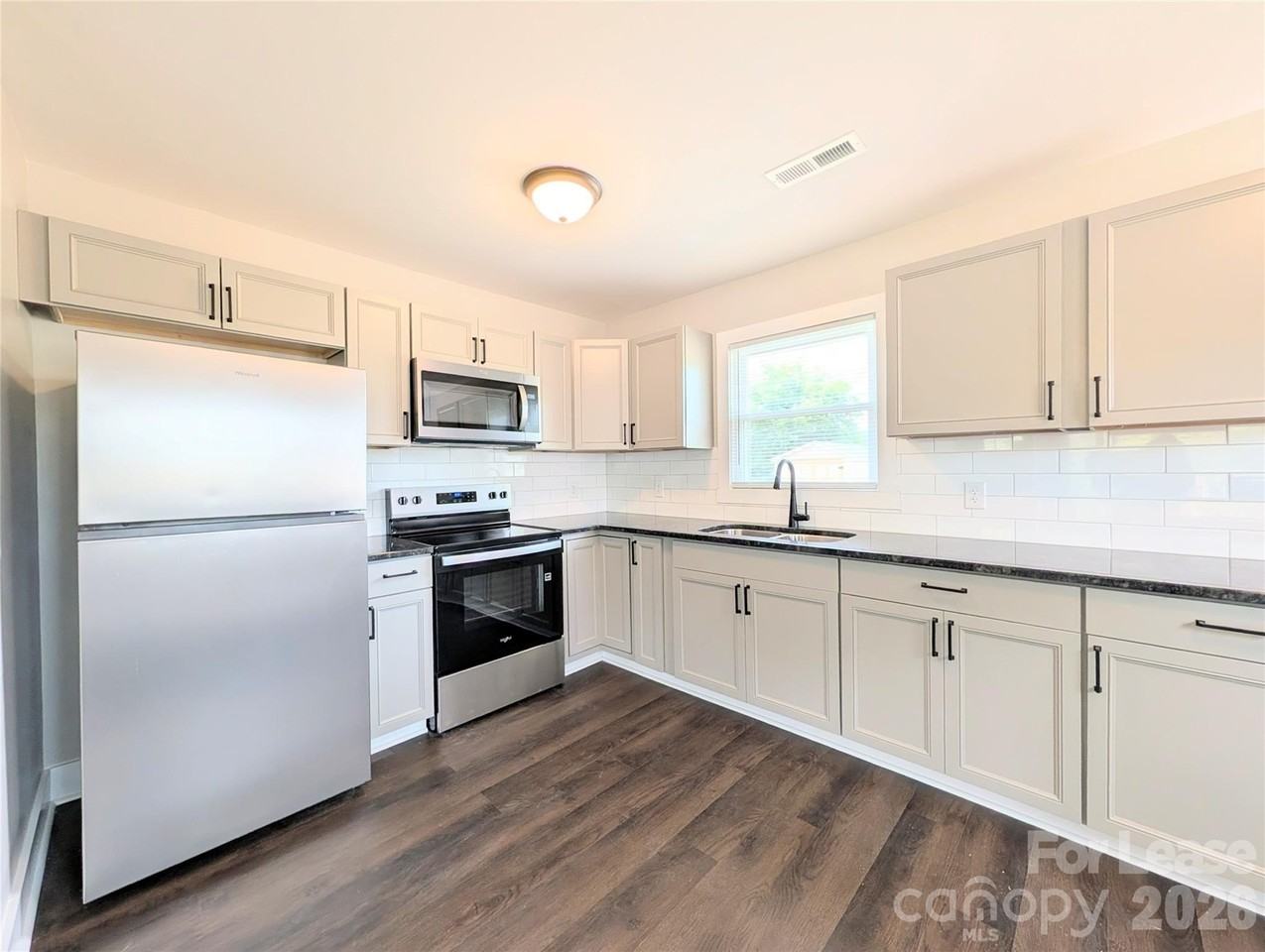 202 Ebenezer Rd - Photo 4 of 14