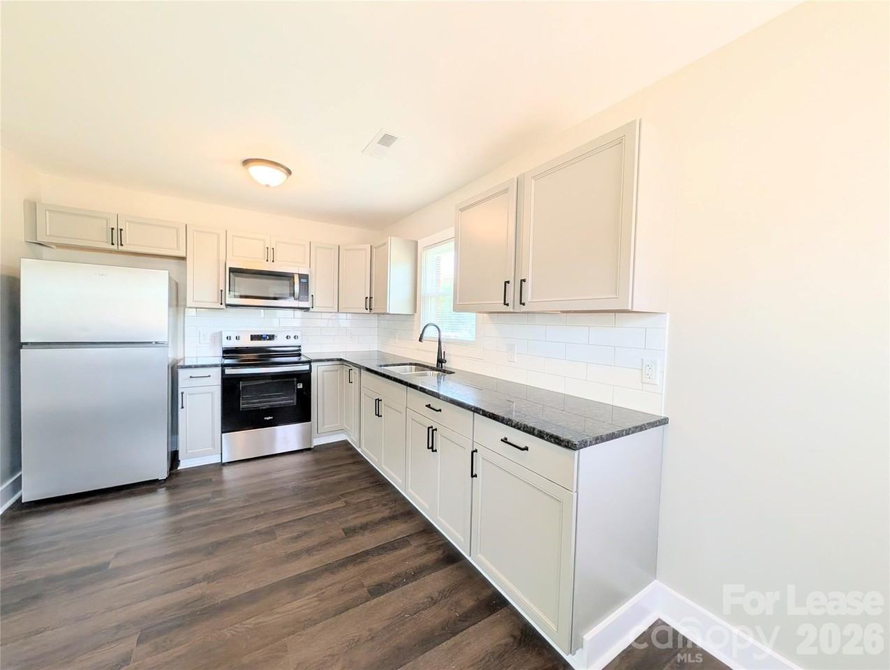 202 Ebenezer Rd - Photo 5 of 14