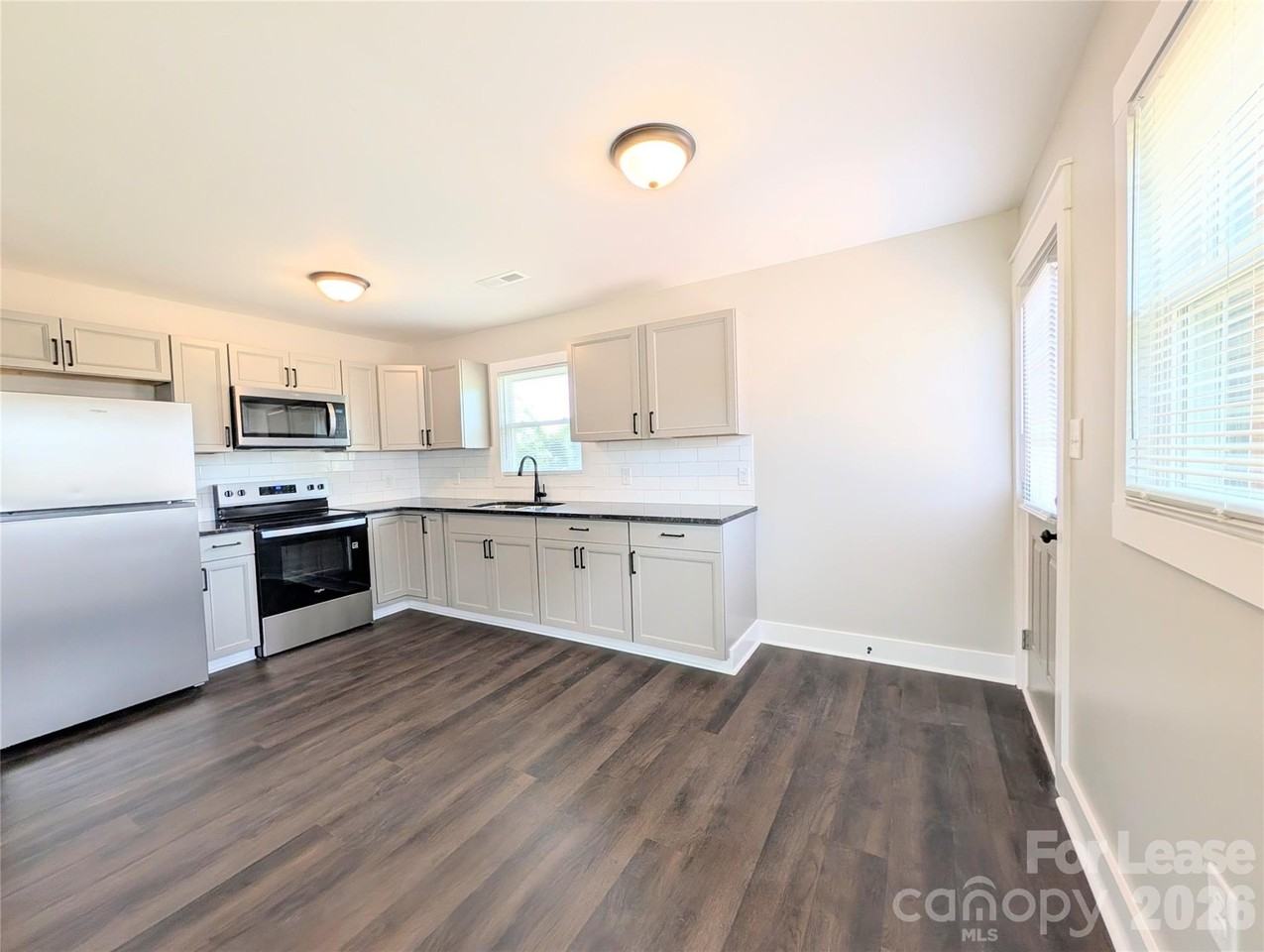 202 Ebenezer Rd - Photo 6 of 14