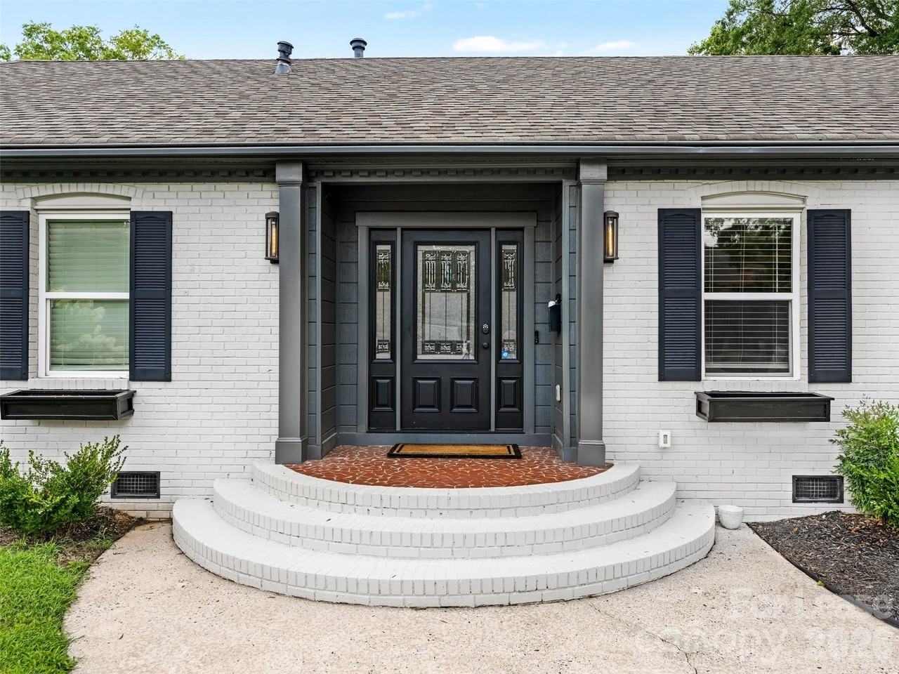 3319 Providence Rd - Photo 2 of 34