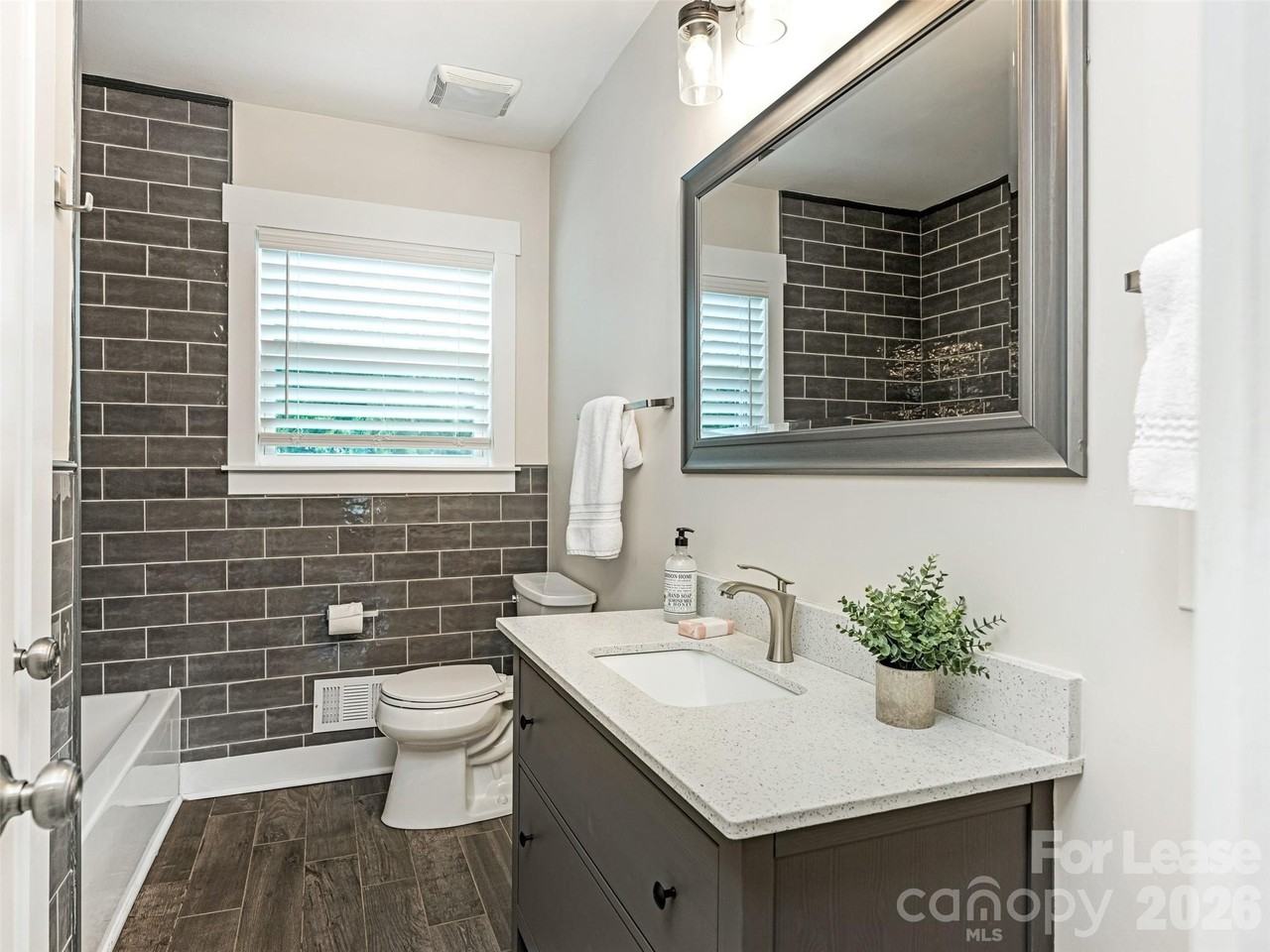 3319 Providence Rd - Photo 4 of 34