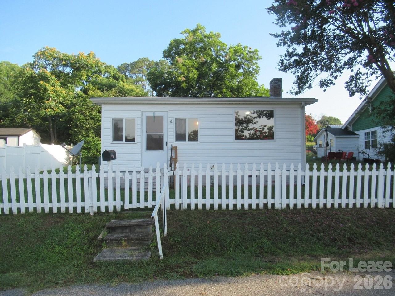 306 2nd St - Photo 3 of 21